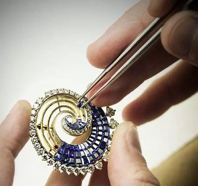 珠宝首饰为何如此贵？工艺、镶嵌与科技成本解析